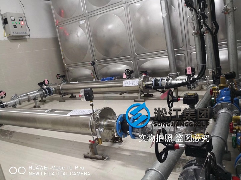 廈門世茂湖濱首府泵房橡膠接頭安裝現(xiàn)場(chǎng) 廈門世茂湖濱首府泵房橡膠接頭安裝現(xiàn)場(chǎng)